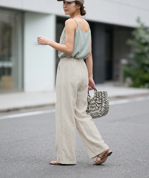 STYLE DELI(スタイルデリ)の「涼しいシボ感ギャザーワイドパンツ(その他パンツ・レディース・サンドベージュ/ナチュラル・FREE/TALL)」の8枚目の写真