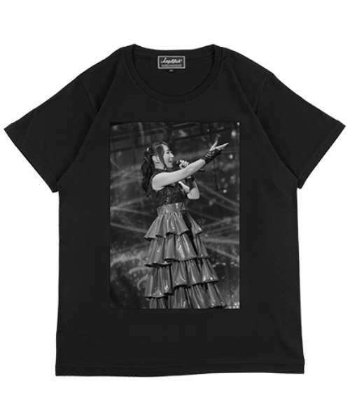 MEDICOM TOY(メディコムトイ)の「Amplifier “水樹奈々” TEE Design - B(Tシャツ/カットソー・メンズ・ホワイト/ブラック・SMALL/MEDIUM/LARGE/X-LARGE)」の2枚目の写真