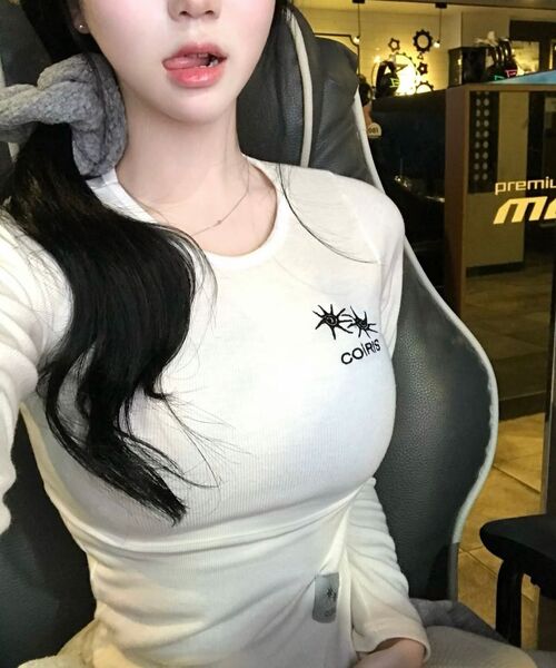 COIRIS(コイリス)の「ソルエンサイドボタンロングスリーブTシャツ(3カラー)(Tシャツ/カットソー・レディース・ホワイト/チャコールグレー/ライトグレー・FREE)」の22枚目の写真