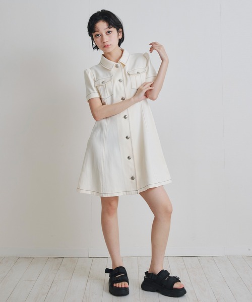 REDYAZEL(レディアゼル)の「ハーフスリーブデニムフレアシャツミニワンピース(ワンピース・レディース・オフホワイト/ブラック/ネイビー・SMALL/MEDIUM)」の22枚目の写真
