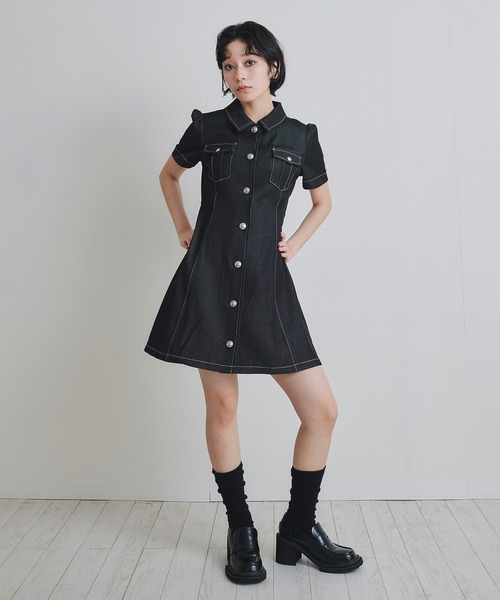 REDYAZEL(レディアゼル)の「ハーフスリーブデニムフレアシャツミニワンピース(ワンピース・レディース・オフホワイト/ブラック/ネイビー・SMALL/MEDIUM)」の6枚目の写真