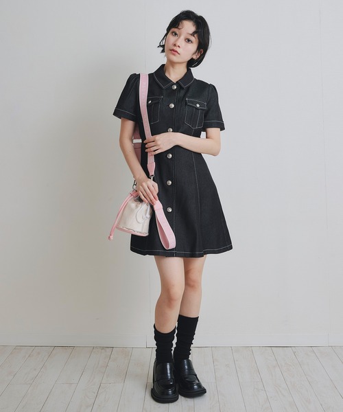 REDYAZEL(レディアゼル)の「ハーフスリーブデニムフレアシャツミニワンピース(ワンピース・レディース・オフホワイト/ブラック/ネイビー・SMALL/MEDIUM)」の8枚目の写真