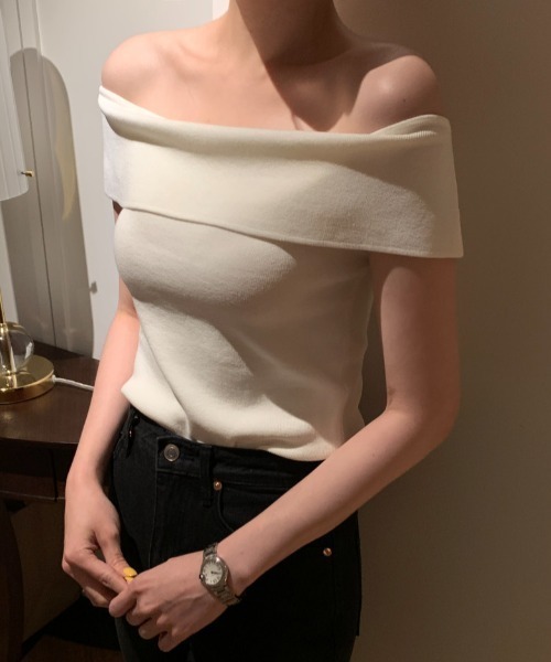 AMAJI（アマジ）の「オフショルダー リブニット（ニット/セーター・レディース・ライトブルー/ホワイト/ブラック系その他/ブラック・FREE）」の7枚目の写真
