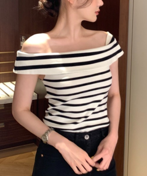 AMAJI（アマジ）の「オフショルダー リブニット（ニット/セーター・レディース・ライトブルー/ホワイト/ブラック系その他/ブラック・FREE）」の9枚目の写真