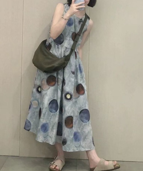 AMAJI(アマジ)の「水玉プリント ノースリーブ ワンピース(ワンピース・レディース・マルチ・LARGE/X-LARGE)」の1枚目の写真
