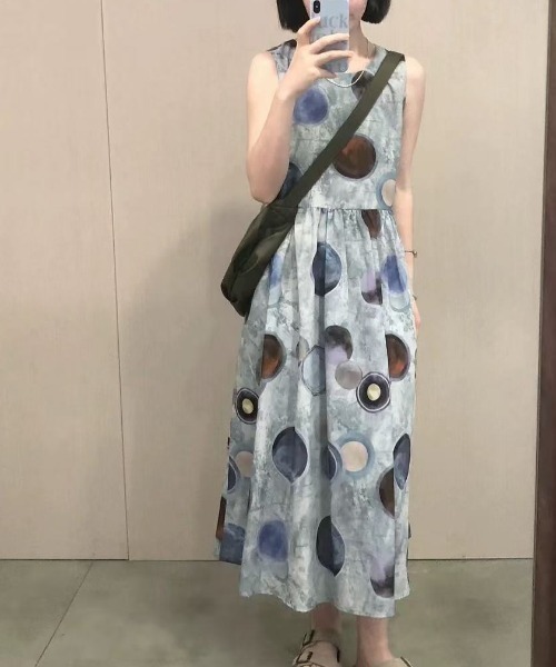 AMAJI(アマジ)の「水玉プリント ノースリーブ ワンピース(ワンピース・レディース・マルチ・LARGE/X-LARGE)」の4枚目の写真