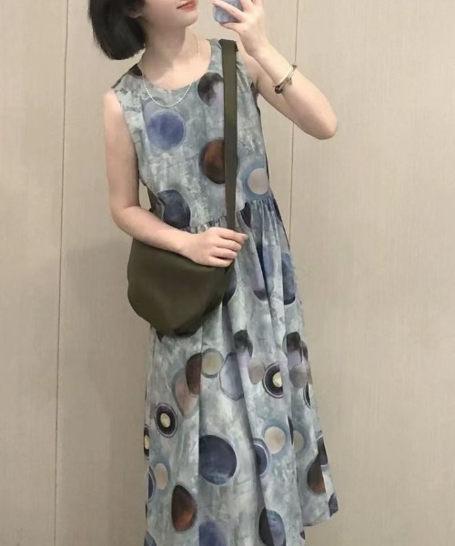 AMAJI(アマジ)の「水玉プリント ノースリーブ ワンピース(ワンピース・レディース・マルチ・LARGE/X-LARGE)」の3枚目の写真