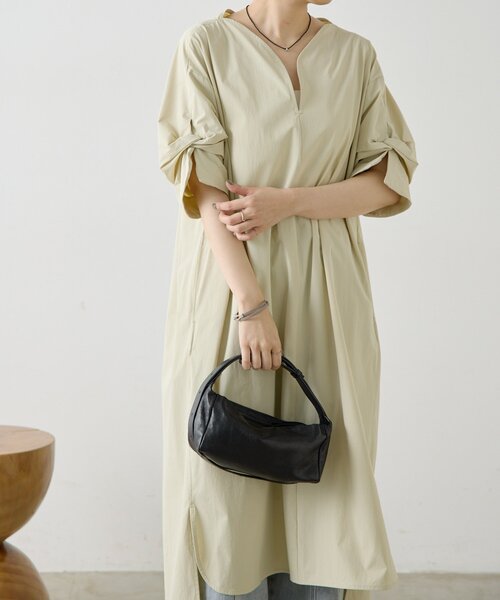 ear PAPILLONNER(イアパピヨネ)の「ハートネック袖タックワンピース【SUM1 STYLE】(ワンピース・レディース・ライトベージュ/ブラック・FREE)」の2枚目の写真