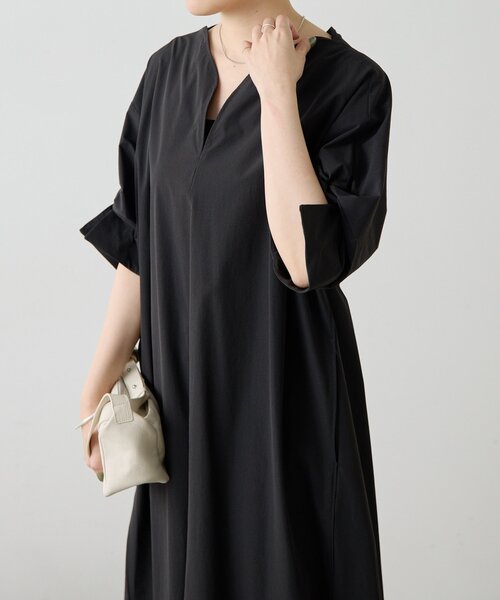 ear PAPILLONNER(イアパピヨネ)の「ハートネック袖タックワンピース【SUM1 STYLE】(ワンピース・レディース・ライトベージュ/ブラック・FREE)」の1枚目の写真