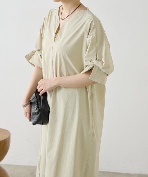 ear PAPILLONNER(イアパピヨネ)の「ハートネック袖タックワンピース【SUM1 STYLE】(ワンピース・レディース・ライトベージュ/ブラック・FREE)」の7枚目の写真