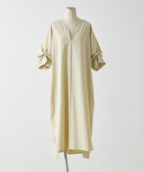 ear PAPILLONNER(イアパピヨネ)の「ハートネック袖タックワンピース【SUM1 STYLE】(ワンピース・レディース・ライトベージュ/ブラック・FREE)」の4枚目の写真