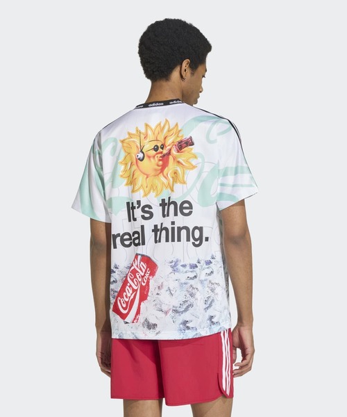 adidas（アディダス）の「コカ・コーラ クラシック スポーツ マッシュアップ ジャージ / アディダスオリジナルス adidas Originals（Tシャツ/カットソー・メンズ・ホワイト・SMALL/X-SMALL/XX-LARGE/3XL/LARGE/MEDIUM/X-LARGE）」の2枚目の写真
