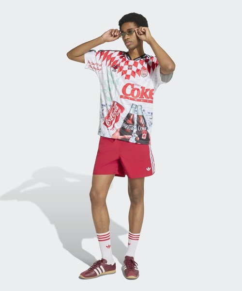 adidas（アディダス）の「コカ・コーラ クラシック スポーツ マッシュアップ ジャージ / アディダスオリジナルス adidas Originals（Tシャツ/カットソー・メンズ・ホワイト・SMALL/X-SMALL/XX-LARGE/3XL/LARGE/MEDIUM/X-LARGE）」の3枚目の写真