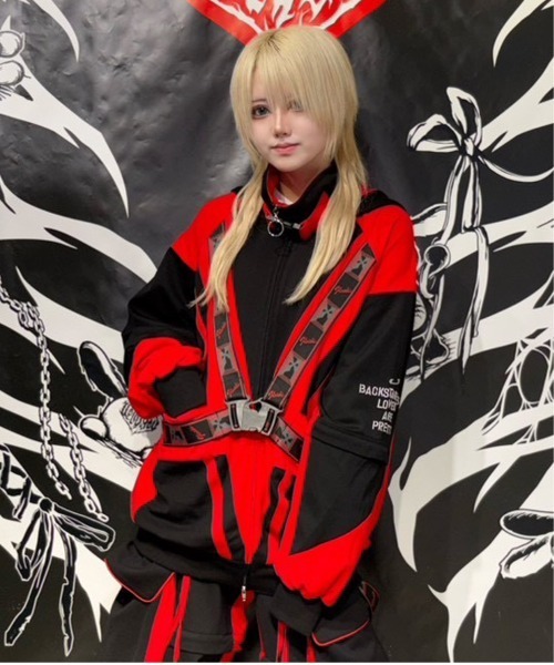BACKSTAGE PASS(バックステージパス)の「SET LIST(セット リスト)オーバーサイズ 切り替え ロゴテープ 2WAY パーカー(パーカー・メンズ・パープル/ブラック/レッド・FREE)」の3枚目の写真