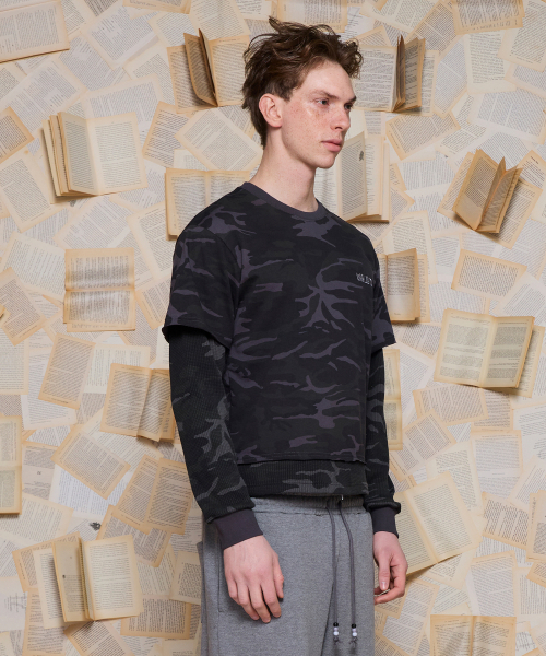 UNALLOYED(アナロイド)の「レイヤードスリーブカモTシャツ / チャコール(Tシャツ/カットソー・メンズ・その他・SMALL/MEDIUM)」の2枚目の写真