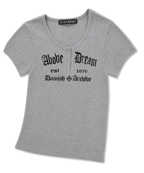 DAMISH(ダミシュ)の「アボーブドリームレタリングスナップボタンスリーブ_グレー(Tシャツ/カットソー・レディース・グレー・OS)」の3枚目の写真