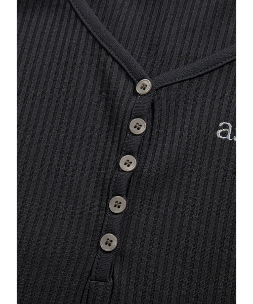 ASON(アズオン)の「WISH RIBBED BUTTON TEE / CHARCOAL(Tシャツ/カットソー・レディース・その他・FREE)」の5枚目の写真