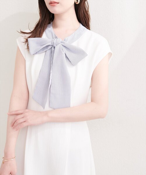 natural couture(ナチュラルクチュール)の「リボン付きノースリワンピース(ワンピース・レディース・ブルー系その他/オフホワイト/ネイビー/ブラック・FREE)」の2枚目の写真