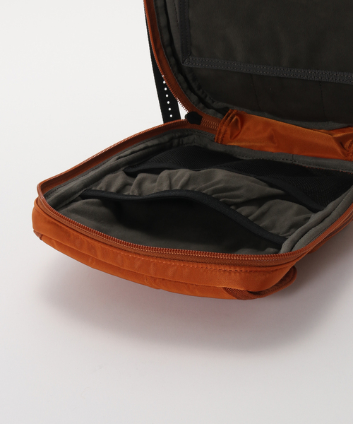 PORTER(ポーター)の「PORTER x VAGUE WATCH CO. Watchman Shoulders Orange(ショルダーバッグ・レディース・オレンジ・FREE)」の8枚目の写真
