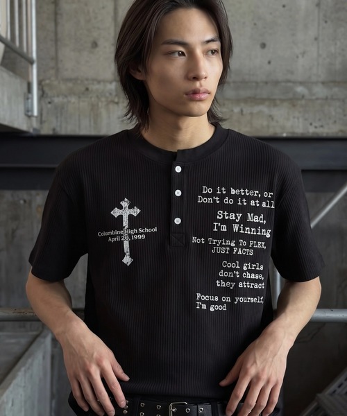 ARULE(アルール)の「A'GEM/9 × .kom 『ARULE/アルール』Cross Graphic Thermal Henley Neck T-Shirt/クロスグラフィック サーマルヘンリーネック Tシャツ(Tシャツ/カットソー・メンズ・ブラック/アイボリー・FREE)」の5枚目の写真