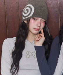 MIRECO（ミレコ）の「SIDE RIBBON SWIRLY BEANIE BROWN（ニットキャップ/ビーニー）」