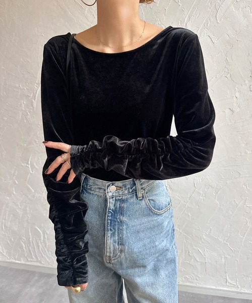 junoah(ジュノア)の「バックオープンカットベロアトップス(Tシャツ/カットソー・レディース・ブルーグレー/ブラウン/ブラック・LARGE/MEDIUM/SMALL)」の4枚目の写真