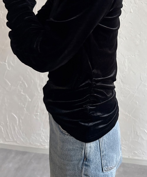 junoah(ジュノア)の「バックオープンカットベロアトップス(Tシャツ/カットソー・レディース・ブルーグレー/ブラウン/ブラック・LARGE/MEDIUM/SMALL)」の6枚目の写真
