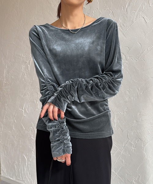 junoah(ジュノア)の「バックオープンカットベロアトップス(Tシャツ/カットソー・レディース・ブルーグレー/ブラウン/ブラック・LARGE/MEDIUM/SMALL)」の9枚目の写真