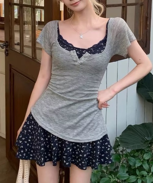 AsheKsha（アシクシャ）の「小花柄キャミソール＋U ネック半袖 本物 2 点セット（セットアップ・レディース・グレー・F）」の2枚目の写真
