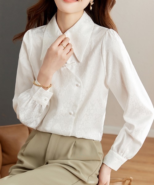 LUCPY（ラクピー）の「ジャガードパールボタンブラウス（シャツ/ブラウス・レディース・ホワイト・X-LARGE/LARGE/MEDIUM/SMALL）」の3枚目の写真