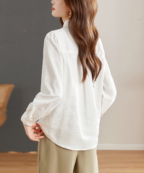 LUCPY（ラクピー）の「ジャガードパールボタンブラウス（シャツ/ブラウス・レディース・ホワイト・X-LARGE/LARGE/MEDIUM/SMALL）」の5枚目の写真
