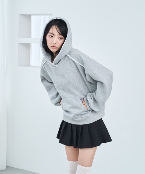 Lallana（ララーナ）の「Cherie de Lallana lace hoodie/シェリードゥララーナ レースフーディー（パーカー・レディース・アイボリー/グレー/ベビーピンク・FREE）」の2枚目の写真