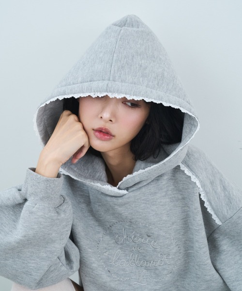 Lallana（ララーナ）の「Cherie de Lallana lace hoodie/シェリードゥララーナ レースフーディー（パーカー・レディース・アイボリー/グレー/ベビーピンク・FREE）」の4枚目の写真