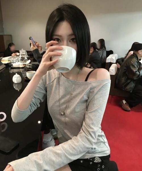 COIRIS（コイリス）の「◇COIRIS◇ブランド直輸入正規品/リブ オフショルダー ラグラン長袖Tシャツ Rib Off-Shoulder Raglan Long Sleeve Tee（Tシャツ/カットソー・レディース・ホワイト/グレー/ブラック・FREE）」の3枚目の写真