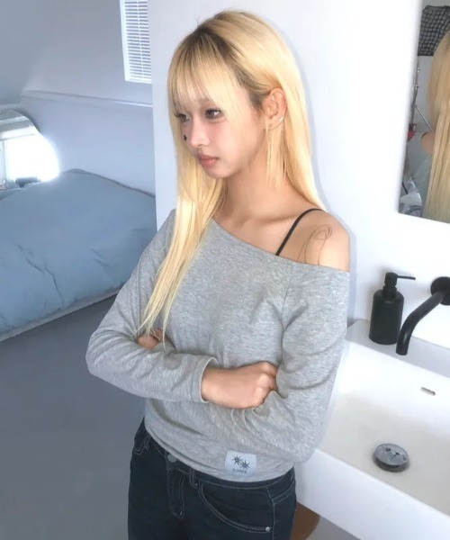 COIRIS（コイリス）の「◇COIRIS◇ブランド直輸入正規品/リブ オフショルダー ラグラン長袖Tシャツ Rib Off-Shoulder Raglan Long Sleeve Tee（Tシャツ/カットソー・レディース・ホワイト/グレー/ブラック・FREE）」の12枚目の写真
