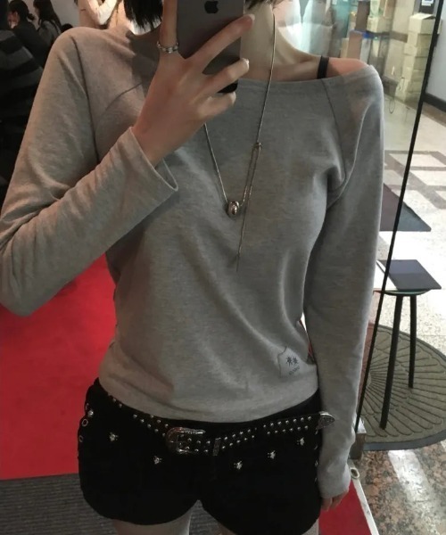 COIRIS（コイリス）の「◇COIRIS◇ブランド直輸入正規品/リブ オフショルダー ラグラン長袖Tシャツ Rib Off-Shoulder Raglan Long Sleeve Tee（Tシャツ/カットソー・レディース・ホワイト/グレー/ブラック・FREE）」の15枚目の写真