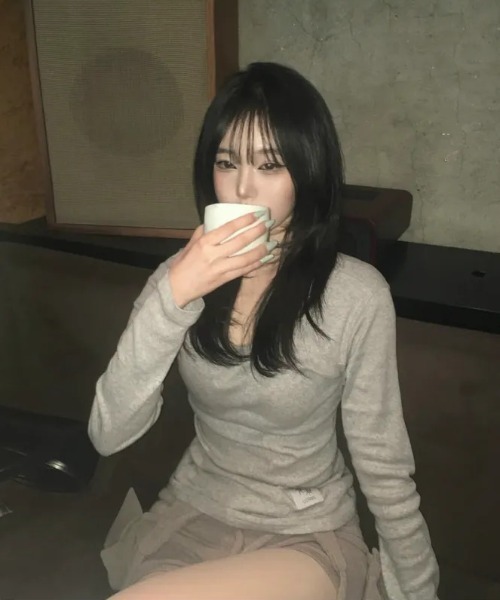 COIRIS（コイリス）の「◇COIRIS◇ブランド直輸入正規品/リブ オフショルダー ラグラン長袖Tシャツ Rib Off-Shoulder Raglan Long Sleeve Tee（Tシャツ/カットソー・レディース・ホワイト/グレー/ブラック・FREE）」の17枚目の写真