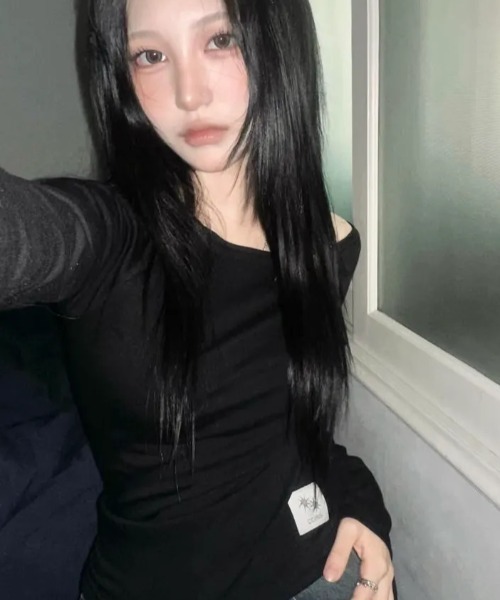 COIRIS（コイリス）の「◇COIRIS◇ブランド直輸入正規品/リブ オフショルダー ラグラン長袖Tシャツ Rib Off-Shoulder Raglan Long Sleeve Tee（Tシャツ/カットソー・レディース・ホワイト/グレー/ブラック・FREE）」の9枚目の写真