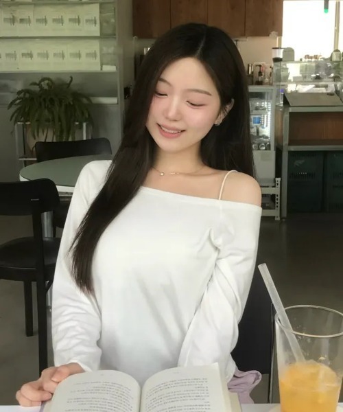 COIRIS（コイリス）の「◇COIRIS◇ブランド直輸入正規品/リブ オフショルダー ラグラン長袖Tシャツ Rib Off-Shoulder Raglan Long Sleeve Tee（Tシャツ/カットソー・レディース・ホワイト/グレー/ブラック・FREE）」の5枚目の写真