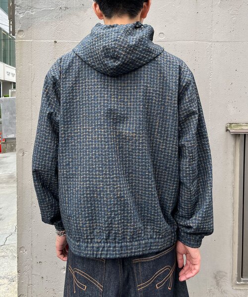 CIAOPANIC(チャオパニック)の「シアサッカーチェックフードブルゾン(パーカー・メンズ・ネイビー/ブラウン・LARGE/MEDIUM)」の5枚目の写真