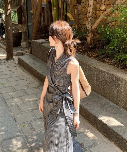 FAVORITO(ファヴォリート)の「ノースリーブトップスワイドパンツセットアップ(セットアップ・レディース・ダークグレー・S/L/M)」の6枚目の写真