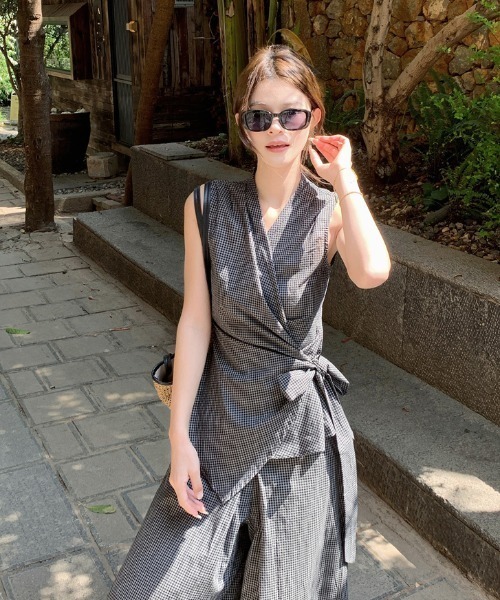 FAVORITO(ファヴォリート)の「ノースリーブトップスワイドパンツセットアップ(セットアップ・レディース・ダークグレー・S/L/M)」の5枚目の写真