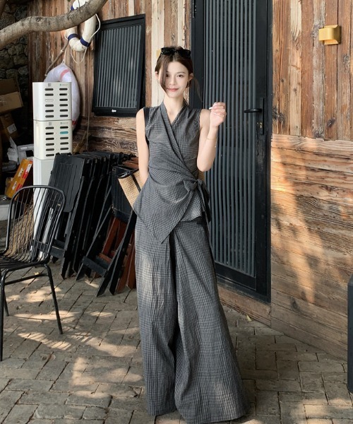 FAVORITO(ファヴォリート)の「ノースリーブトップスワイドパンツセットアップ(セットアップ・レディース・ダークグレー・S/L/M)」の11枚目の写真