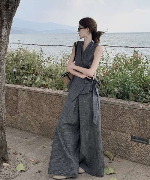 FAVORITO(ファヴォリート)の「ノースリーブトップスワイドパンツセットアップ(セットアップ・レディース・ダークグレー・S/L/M)」の14枚目の写真
