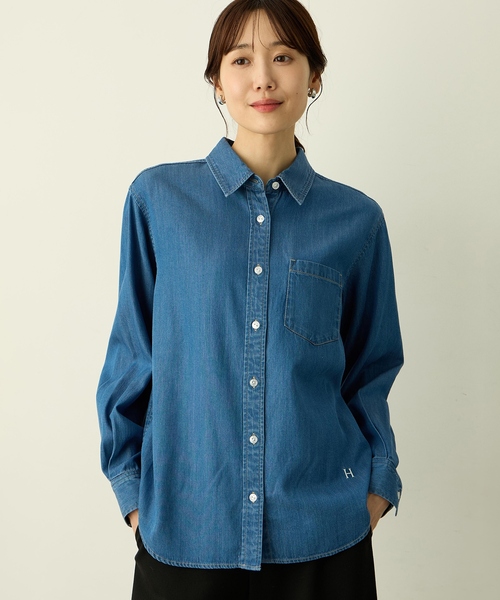Petit Honfleur(プチオンフルール)の「レギュラーカラーデニムシャツ(シャツ/ブラウス・レディース・ネイビー/ブルー・9号/11号/13号)」の1枚目の写真