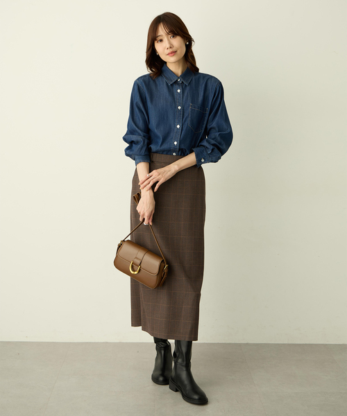 Petit Honfleur(プチオンフルール)の「レギュラーカラーデニムシャツ(シャツ/ブラウス・レディース・ネイビー/ブルー・9号/11号/13号)」の20枚目の写真