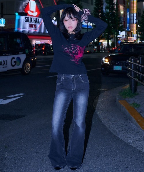 A'GEM9(エージェムナイン)の「A'GEM/9 × .kom 『A'GEM/9 girl/エージェムナインガール』サーマルヘンリーネックロングスリーブ(Tシャツ/カットソー・レディース・カモフラージュ/ブラック・FREE)」の5枚目の写真