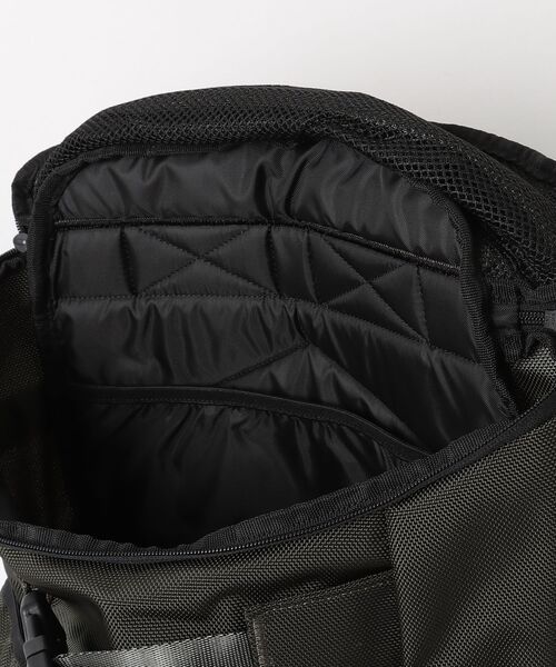 Carhartt WIP(カーハートダブリューアイピー)の「Prescott Backpack(バックパック/リュック・メンズ・グリーン系その他3/ブラック・FREE)」の4枚目の写真