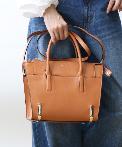 interstaple(インターステイプル)の「Kylie/トラペーズジップミニトート(トートバッグ・レディース・ブラック/ライトグレー/キャメル/ブルー・FREE)」の4枚目の写真