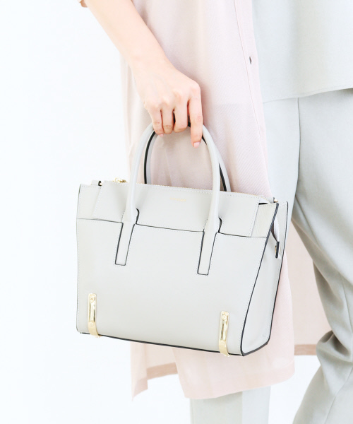 interstaple(インターステイプル)の「Kylie/トラペーズジップミニトート(トートバッグ・レディース・ブラック/ライトグレー/キャメル/ブルー・FREE)」の2枚目の写真